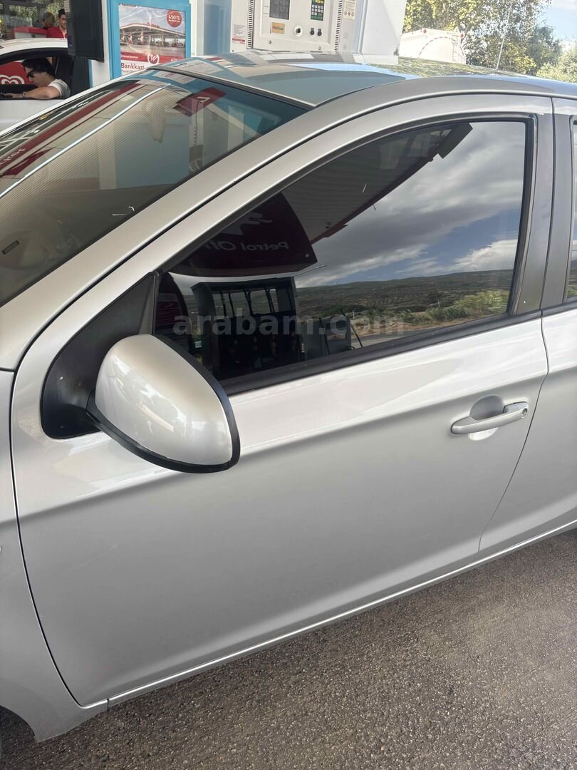 Sahibinden Hyundai i20 1.2 D-CVVT Jump 2012 Model İzmir 213.000 km Gri 2