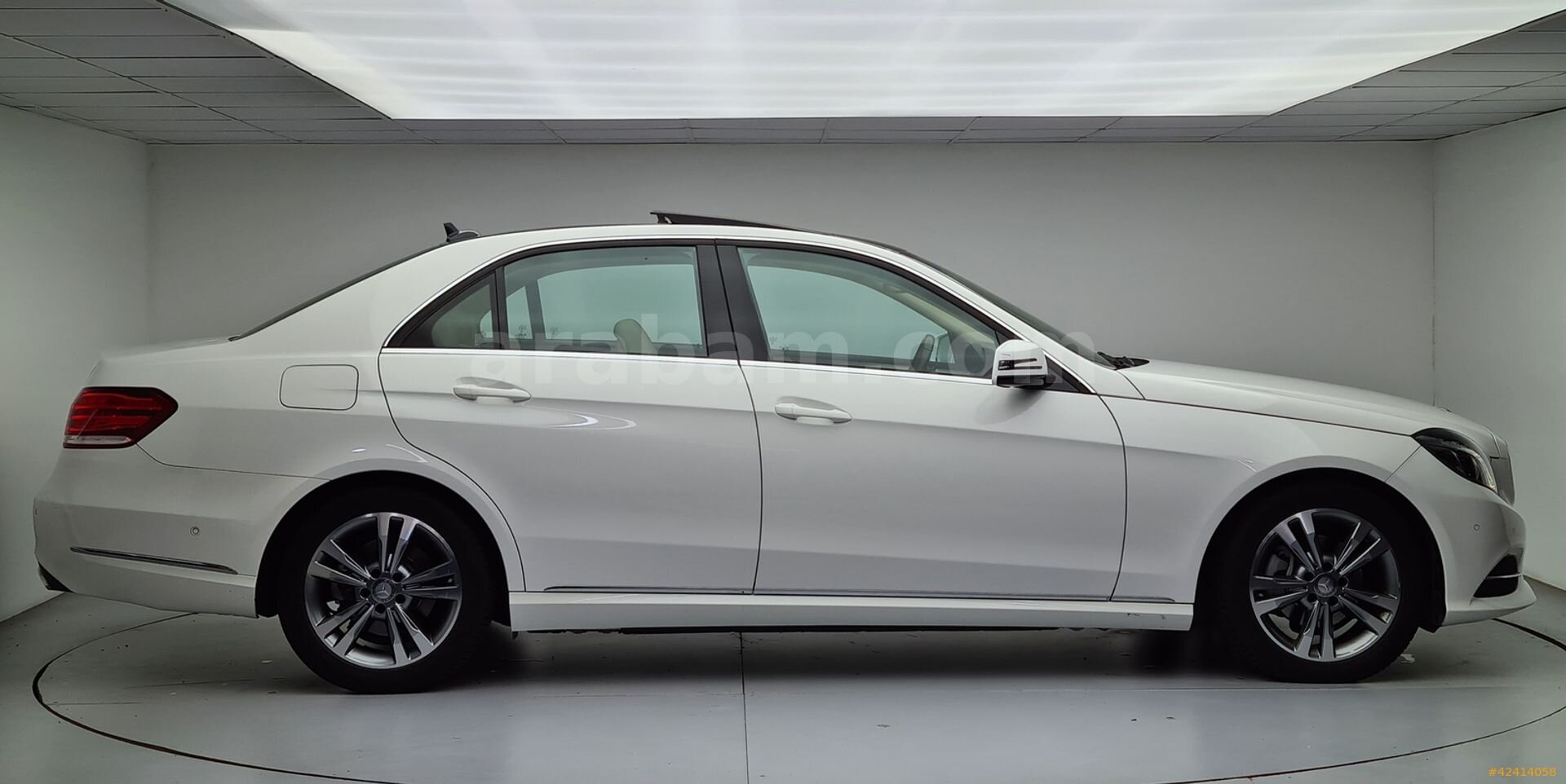 Galeriden Mercedes - Benz E 180 Edition 2015 Model İstanbul 9.699 km Beyaz 4