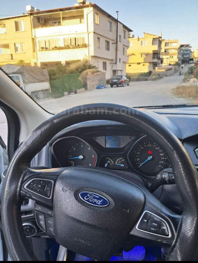 Sahibinden Ford Focus 1.5 TDCi Style 2015 Model Hatay 238.000 km Beyaz 7