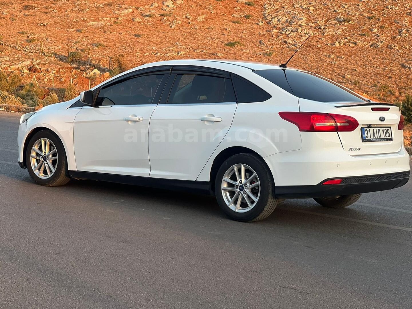 Sahibinden Ford Focus 1.5 TDCi Style 2015 Model Hatay 238.000 km Beyaz 2
