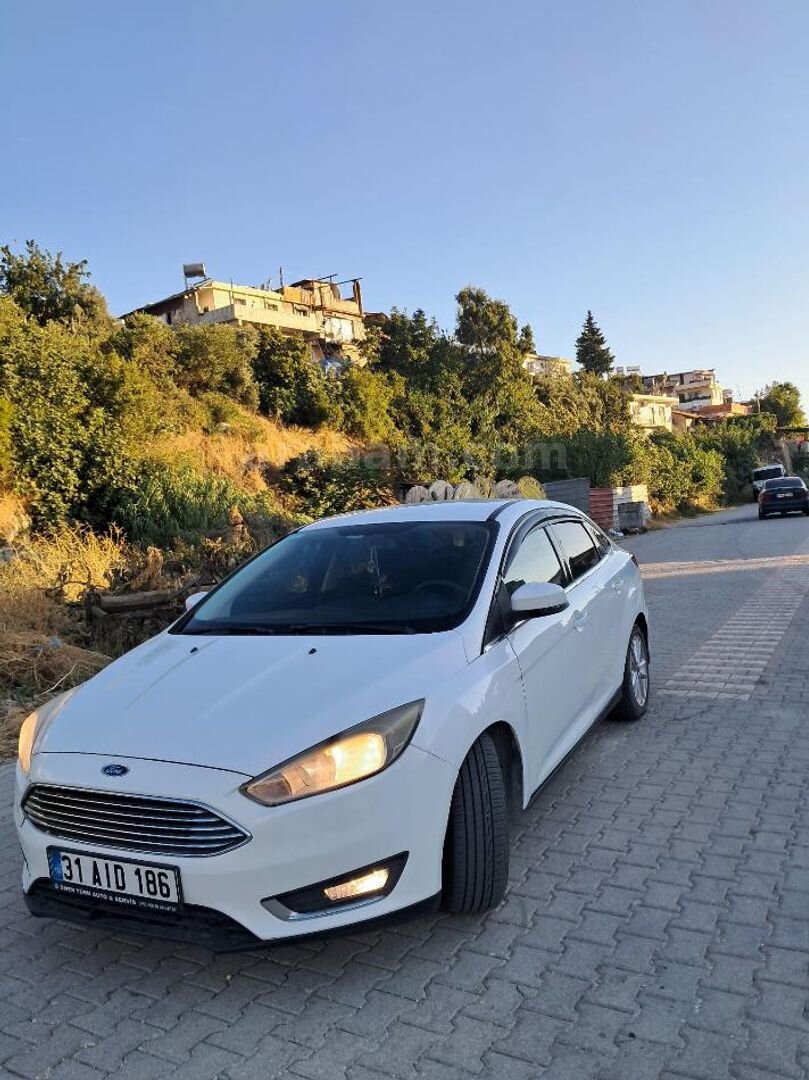 Sahibinden Ford Focus 1.5 TDCi Style 2015 Model Hatay 238.000 km Beyaz 6