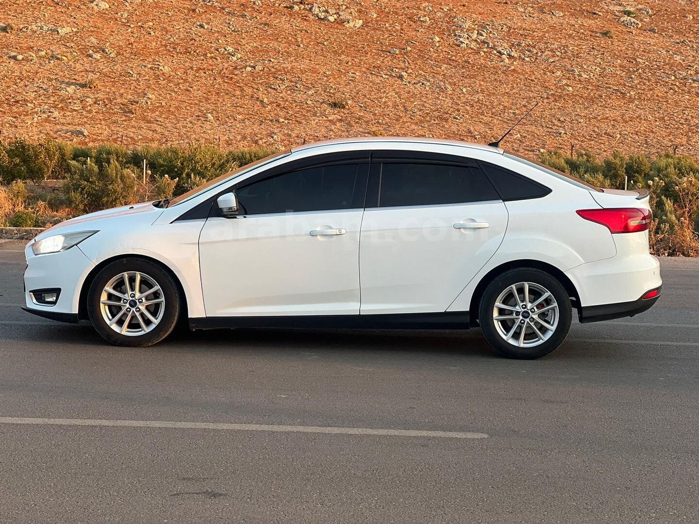 Sahibinden Ford Focus 1.5 TDCi Style 2015 Model Hatay 238.000 km Beyaz 3