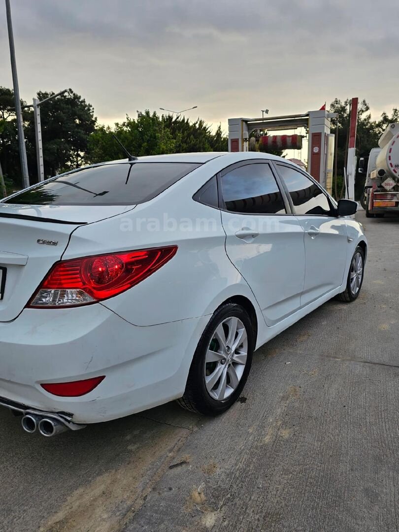 Sahibinden Hyundai Accent Blue 1.6 CRDI Biz 2015 Model Hatay 230.000 km Beyaz 3