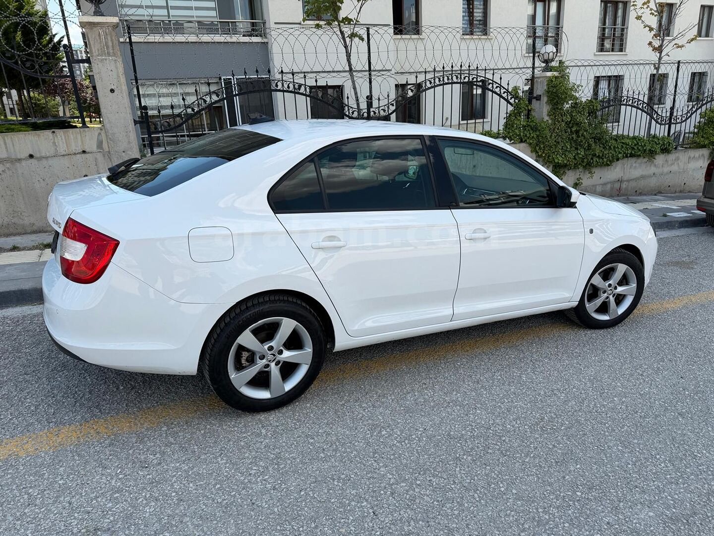 Sahibinden Skoda Rapid 1.6 CR TDI Elegance 2015 Model Ankara 183.000 km Beyaz 2