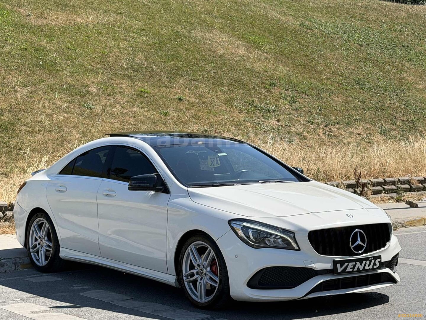 Galeriden Mercedes - Benz CLA 200 AMG 2016 Model İstanbul 90.000 km Beyaz 3