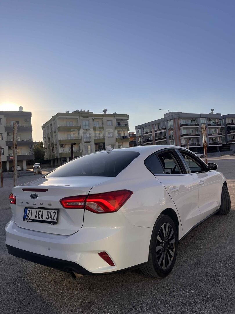 Sahibinden Ford Focus 1.0 EcoBoost Titanium Stil 2023 Model Adana 90.000 km Beyaz 2