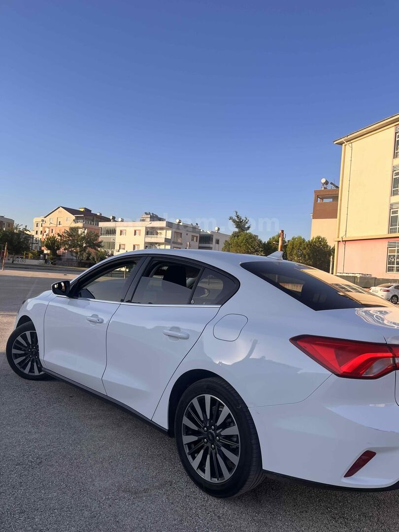 Sahibinden Ford Focus 1.0 EcoBoost Titanium Stil 2023 Model Adana 90.000 km Beyaz 6