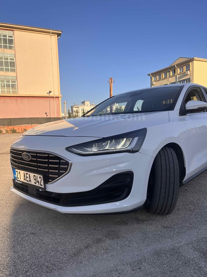 Sahibinden Ford Focus 1.0 EcoBoost Titanium Stil 2023 Model Adana 90.000 km Beyaz 3