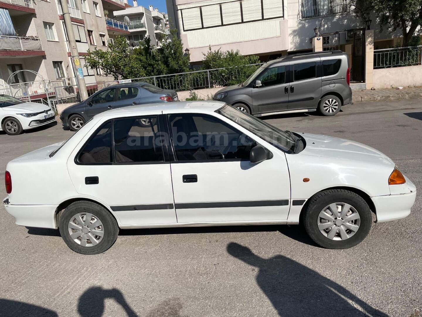 Sahibinden Suzuki Swift 1.3 GLX 2001 Model İzmir 153.000 km Beyaz 5