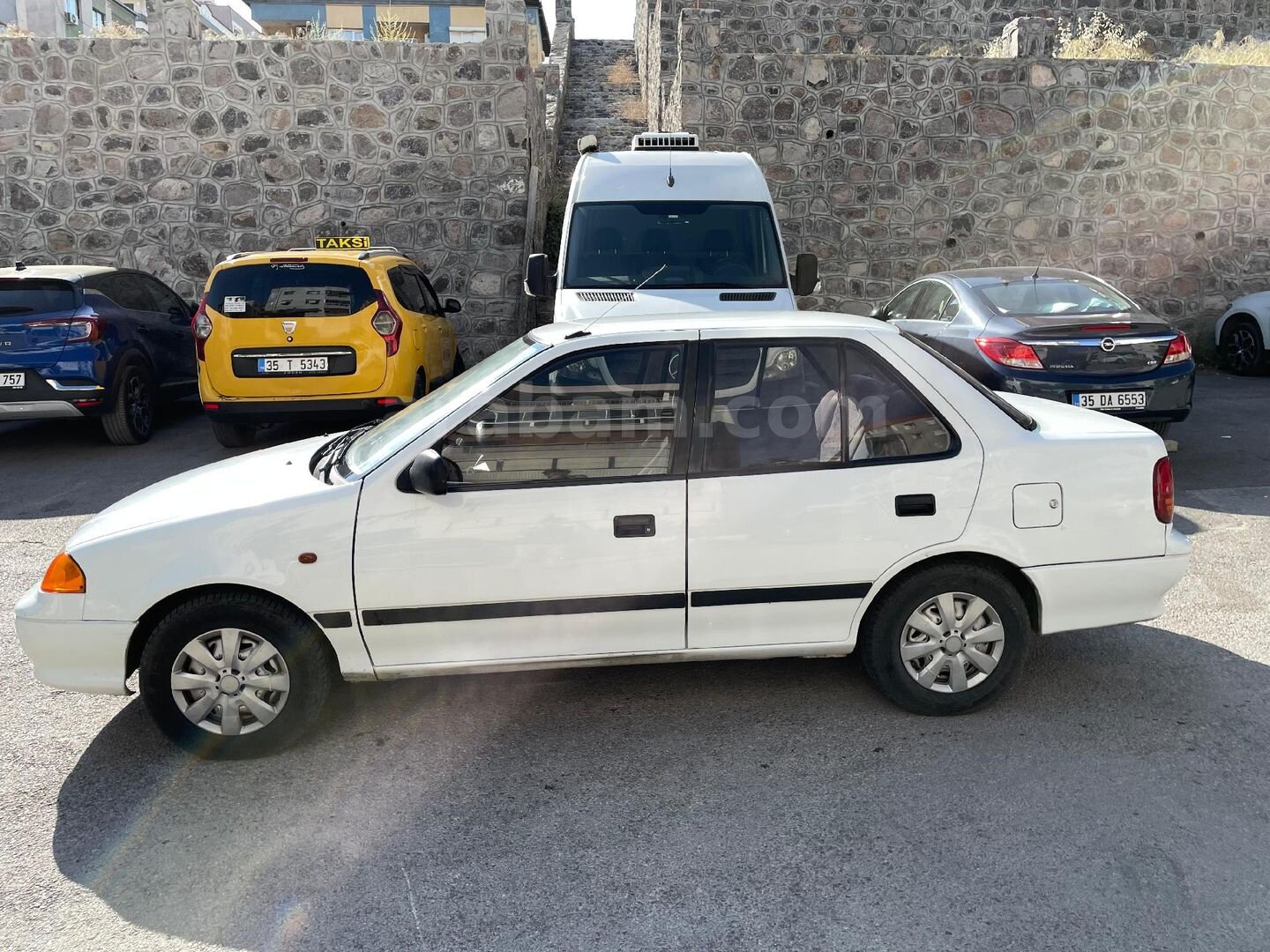 Sahibinden Suzuki Swift 1.3 GLX 2001 Model İzmir 153.000 km Beyaz 4