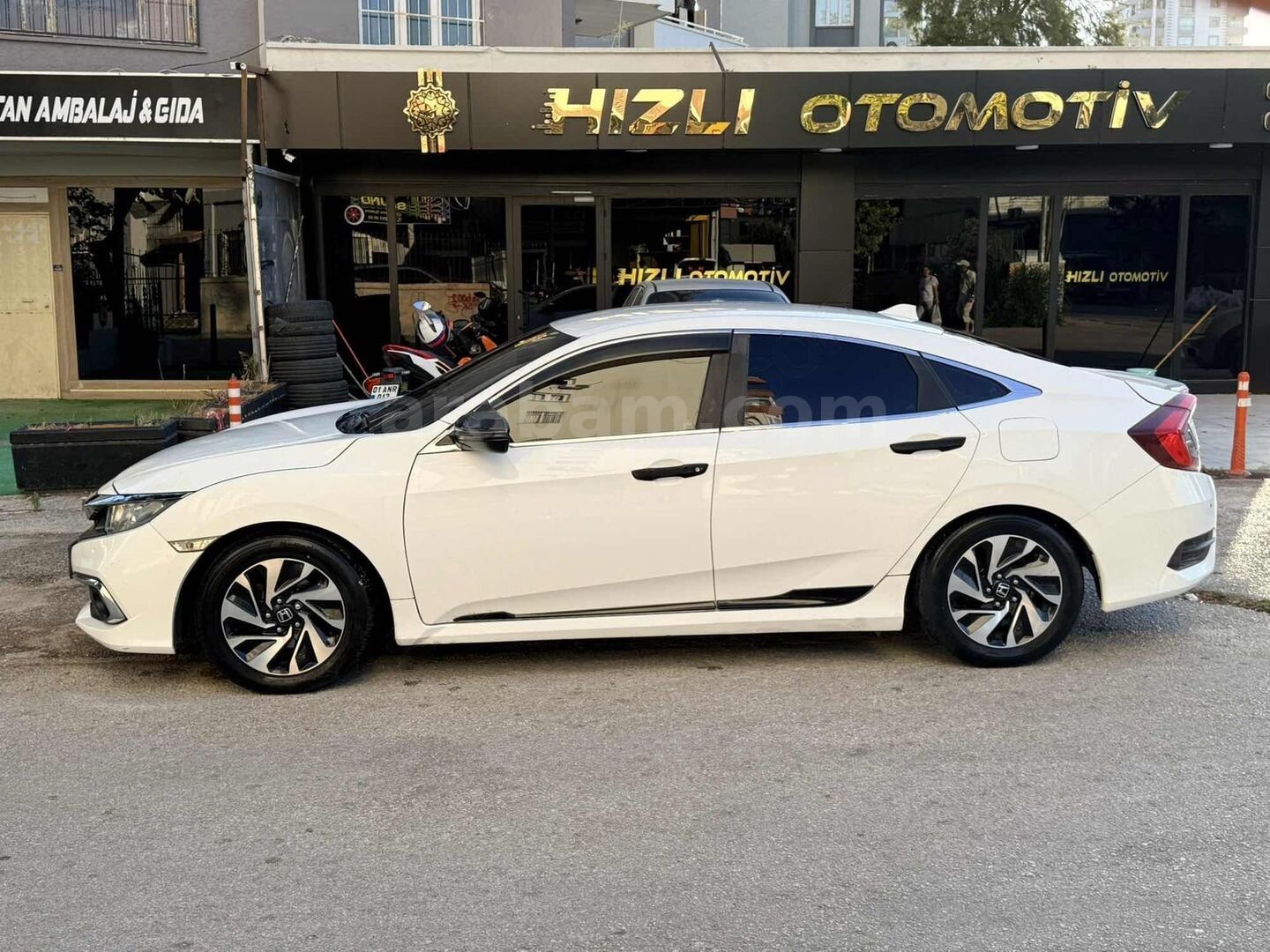 Galeriden Honda Civic 1.6i VTEC Eco Premium 2017 Model Adana 161.000 km Beyaz 5