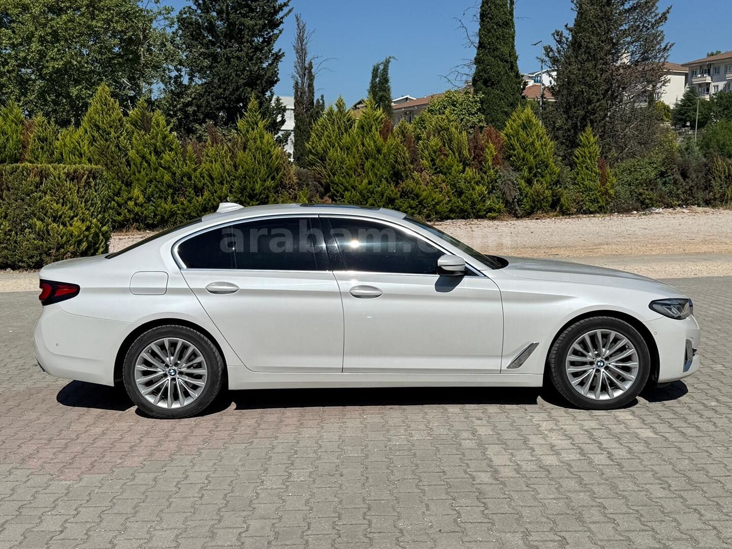 Sahibinden BMW 5 Serisi 530i xDrive Special Edition Luxury 2021 Model Bursa 73.500 km Beyaz 3