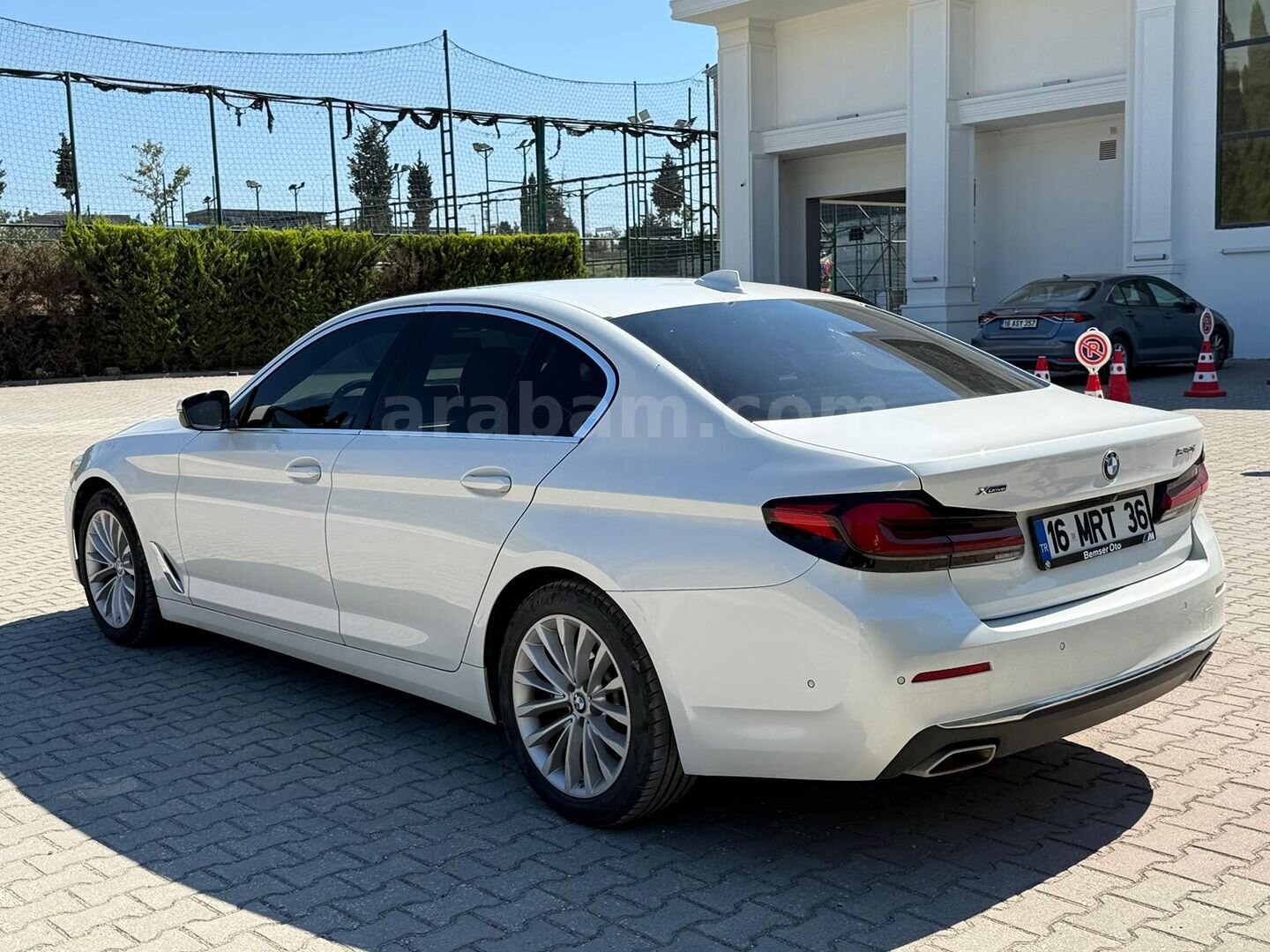 Sahibinden BMW 5 Serisi 530i xDrive Special Edition Luxury 2021 Model Bursa 73.500 km Beyaz 4
