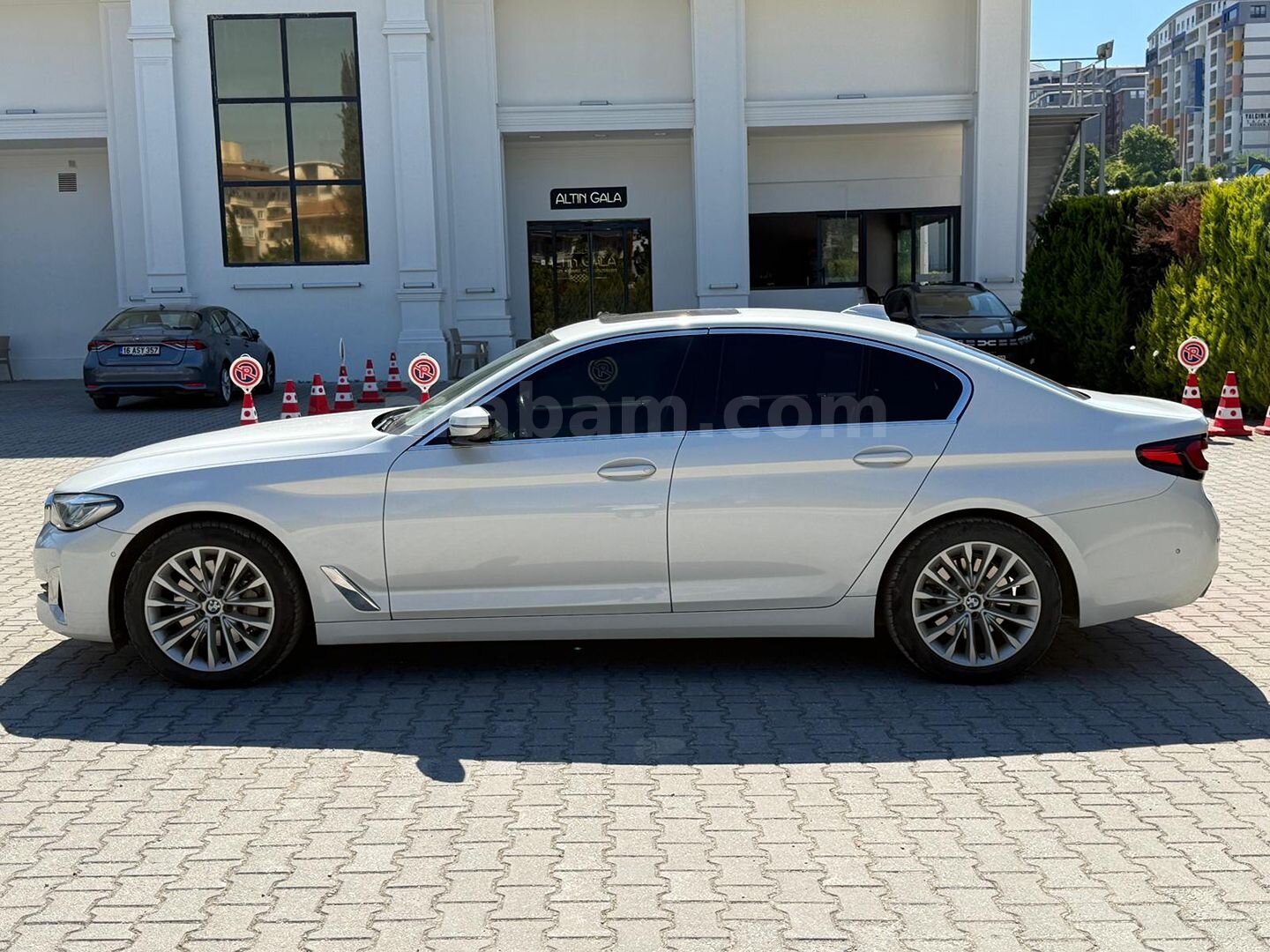 Sahibinden BMW 5 Serisi 530i xDrive Special Edition Luxury 2021 Model Bursa 73.500 km Beyaz 5