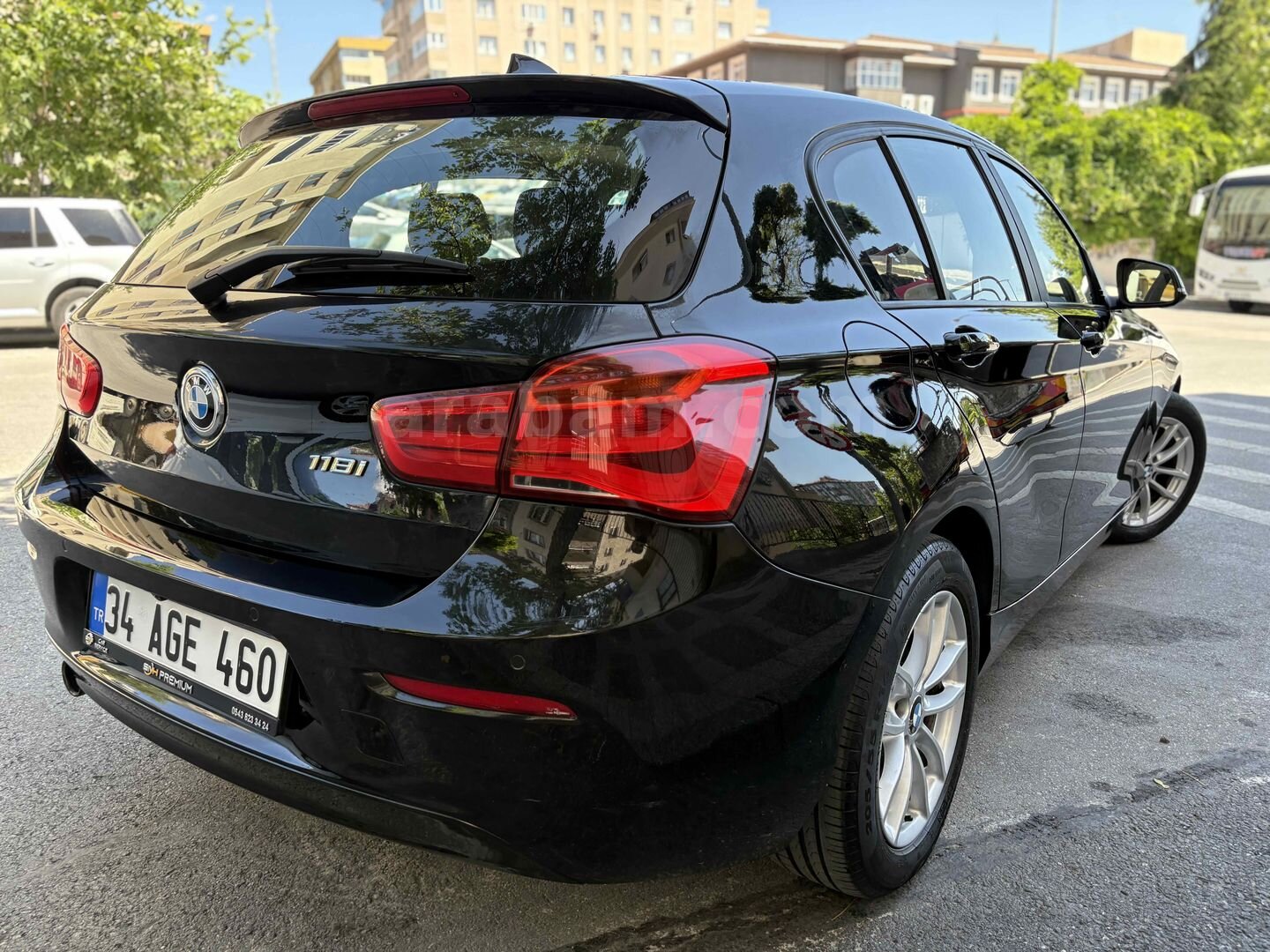 Galeriden BMW 1 Serisi 118i Joy Plus 2017 Model İstanbul 135.000 km Siyah 3
