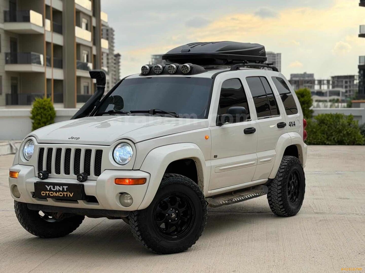 Galeriden Jeep Cherokee 3.7 Limited 2003 Model Antalya 285.000 km Beyaz 1
