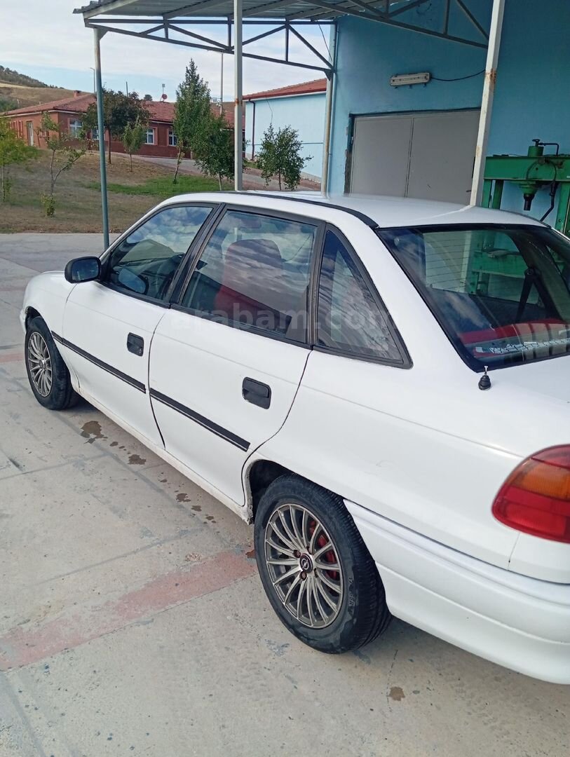 Sahibinden Opel Astra 1.6 GL 1997 Model Sivas 613.000 km Beyaz 4