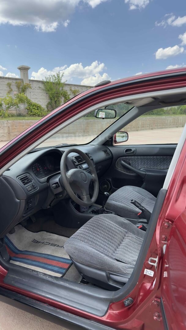 Sahibinden Honda Civic 1.4 i S 2000 Model Tokat 300.000 km Bordo 6