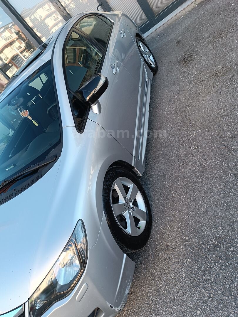 Sahibinden Honda Civic 1.6i VTEC Elegance 2010 Model Erzurum 213.500 km Gri (Gümüş) 3
