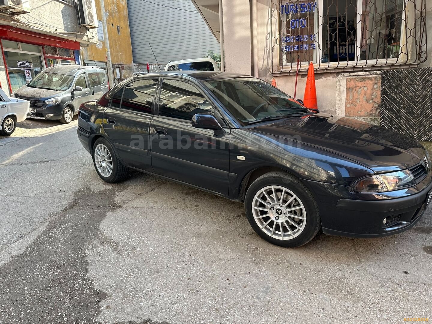 Galeriden Mitsubishi Carisma 1.9 DI-D Comfort 2004 Model Kocaeli 370.000 km Füme 3