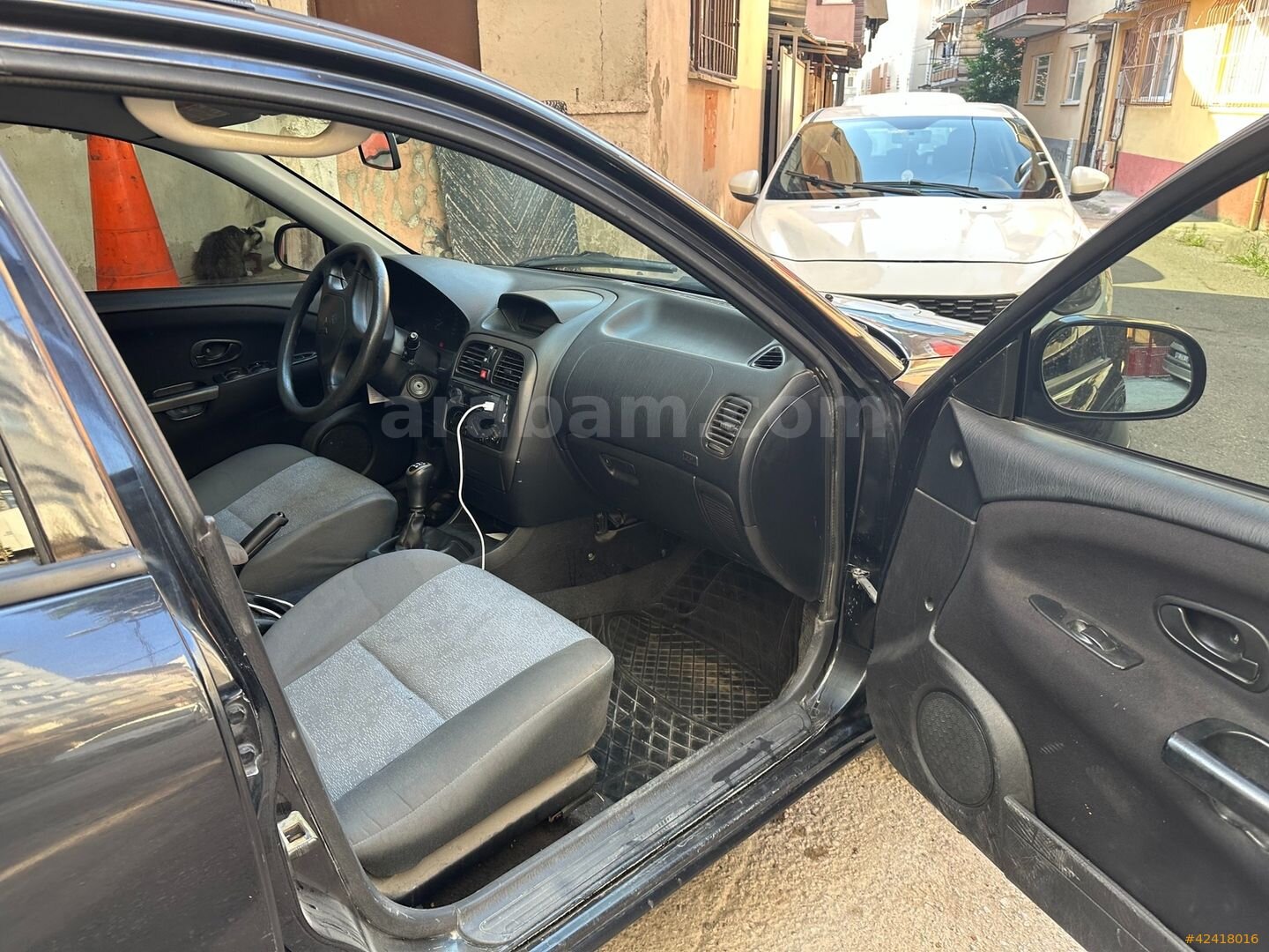 Galeriden Mitsubishi Carisma 1.9 DI-D Comfort 2004 Model Kocaeli 370.000 km Füme 5
