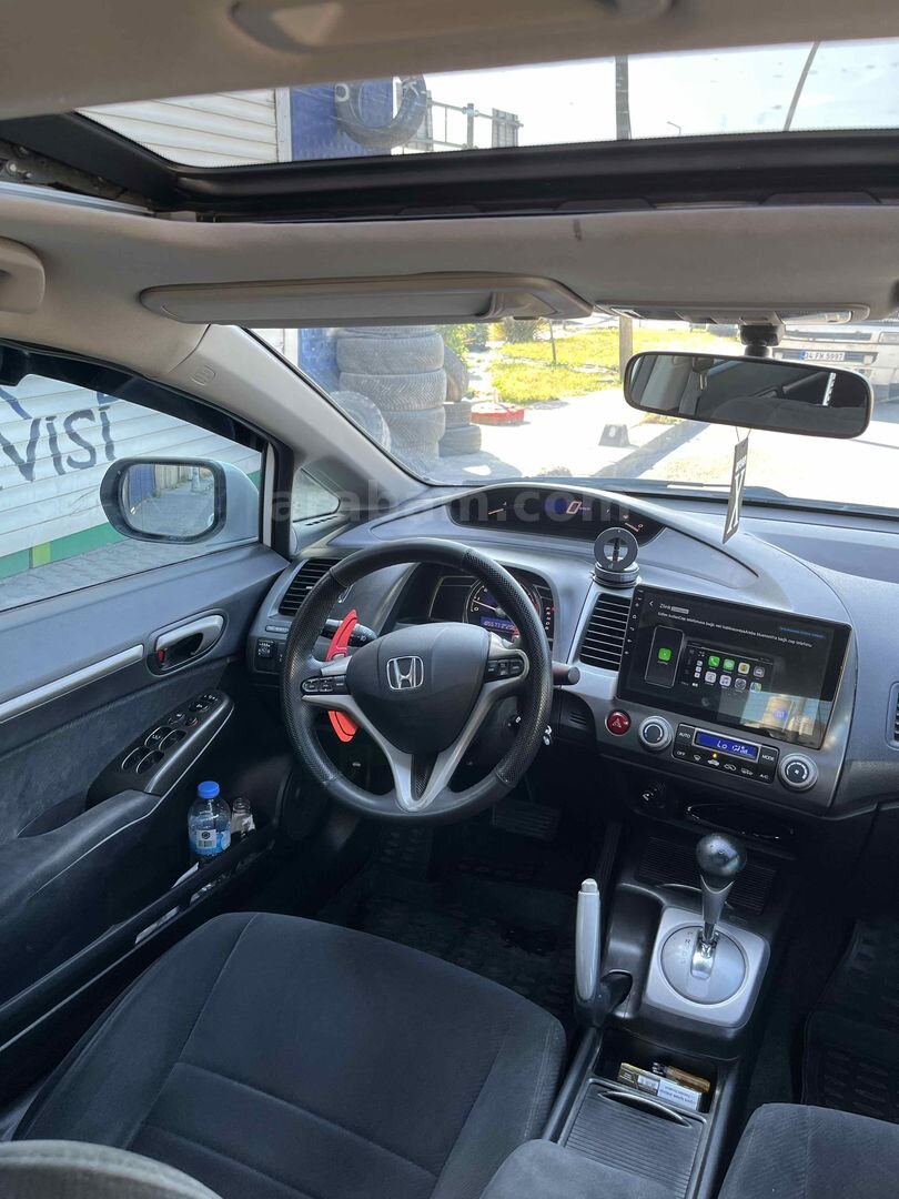 Sahibinden Honda Civic 1.6i VTEC Elegance 2010 Model İstanbul 187.000 km Beyaz 5
