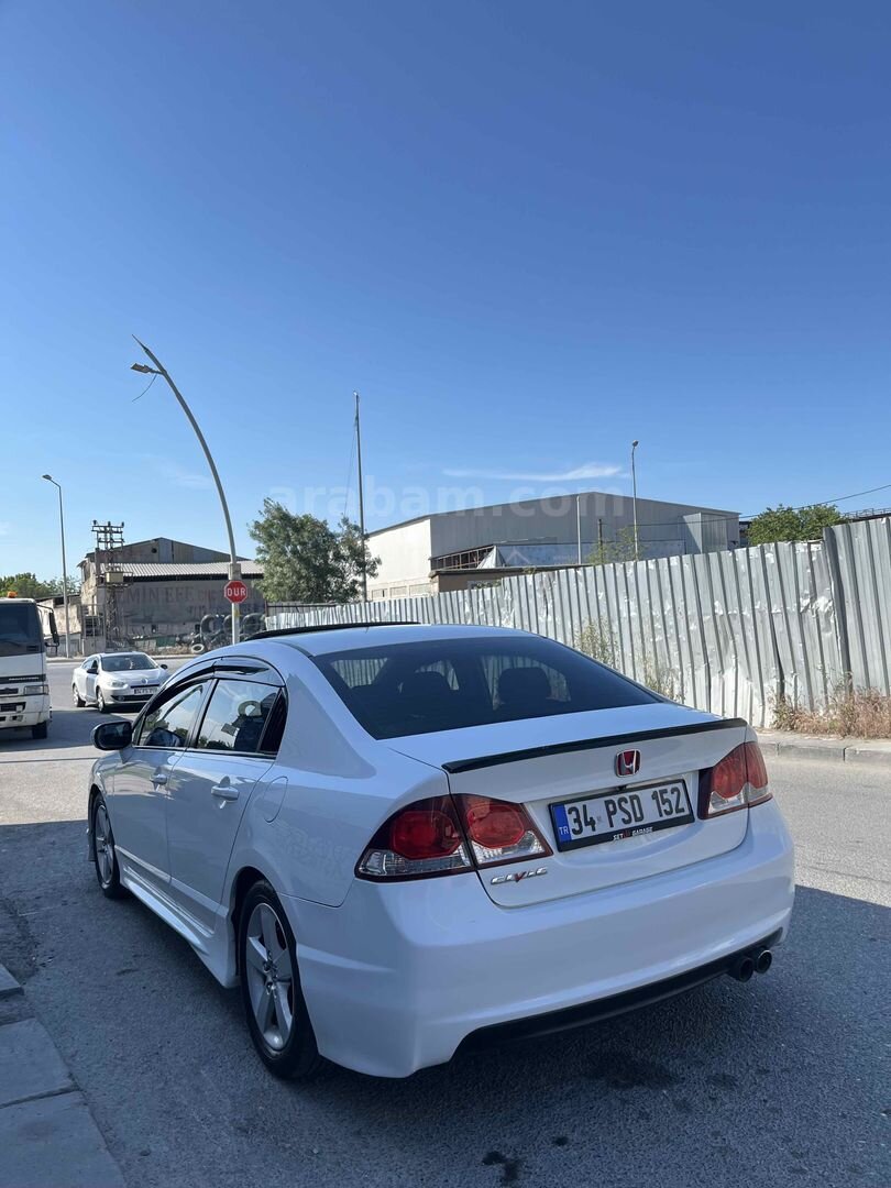 Sahibinden Honda Civic 1.6i VTEC Elegance 2010 Model İstanbul 187.000 km Beyaz 7