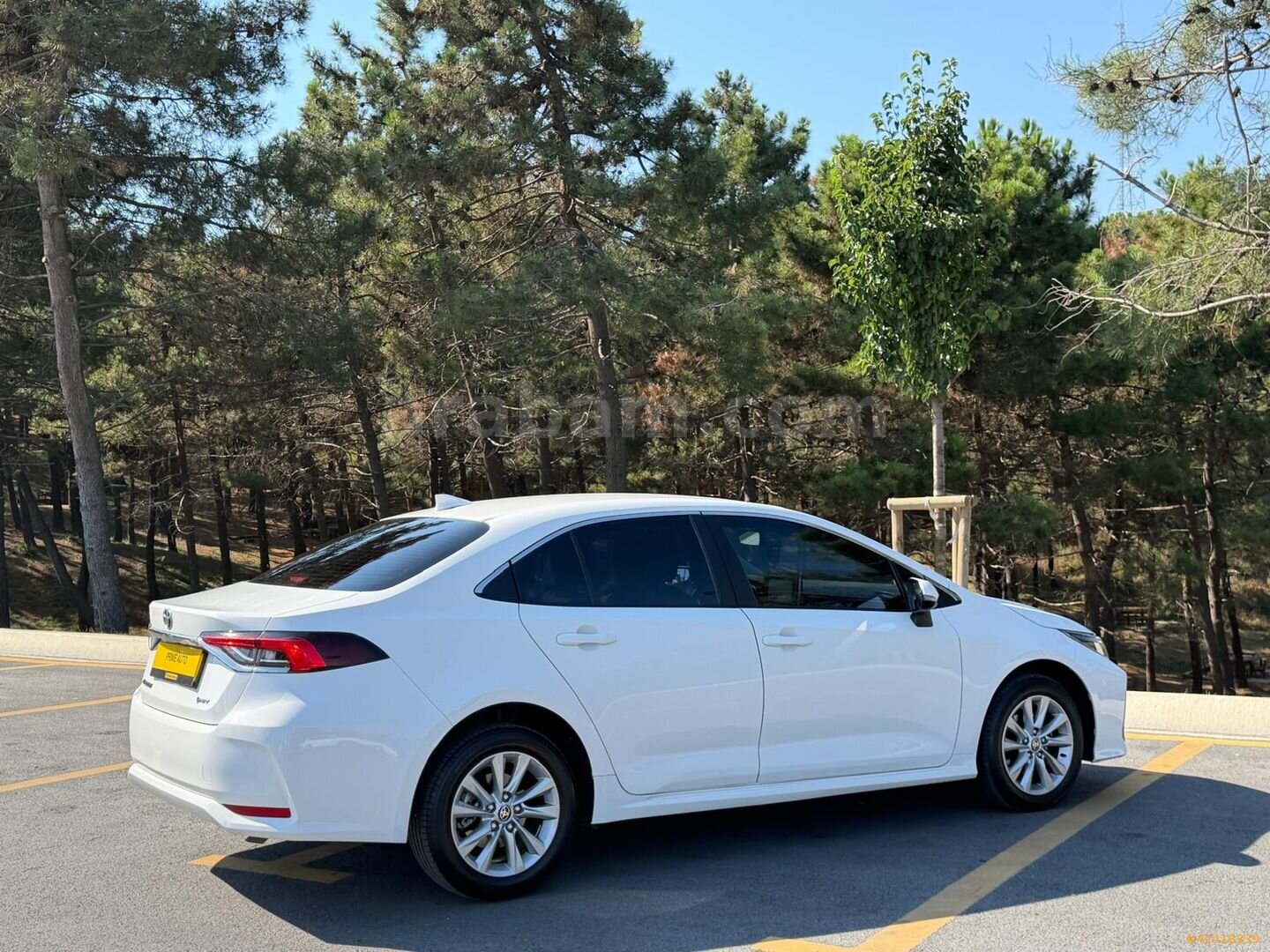 Galeriden Toyota Corolla 1.8 Hybrid Dream 2024 Model İstanbul 12.000 km Beyaz 7