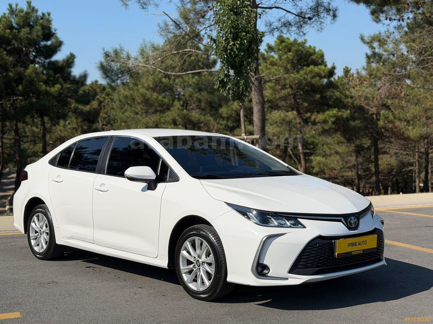Galeriden Toyota Corolla 1.8 Hybrid Dream 2024 Model İstanbul 12.000 km Beyaz 2