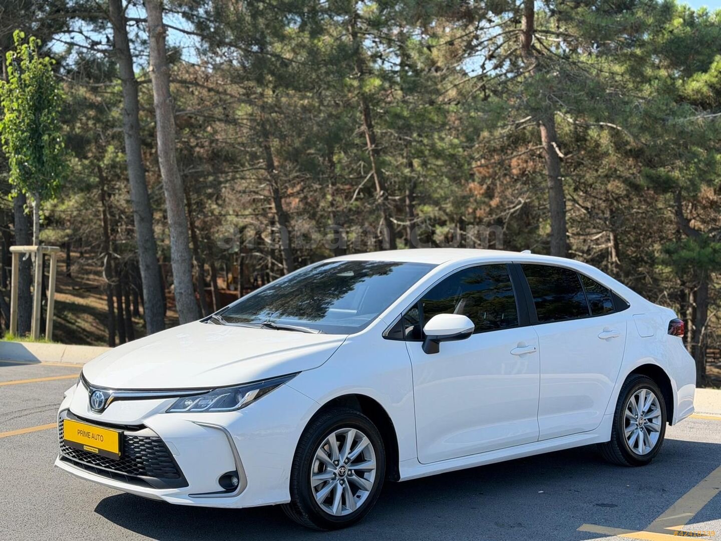 Galeriden Toyota Corolla 1.8 Hybrid Dream 2024 Model İstanbul 12.000 km Beyaz 4