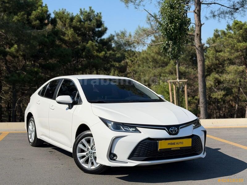 Galeriden Toyota Corolla 1.8 Hybrid Dream 2024 Model İstanbul 12.000 km Beyaz