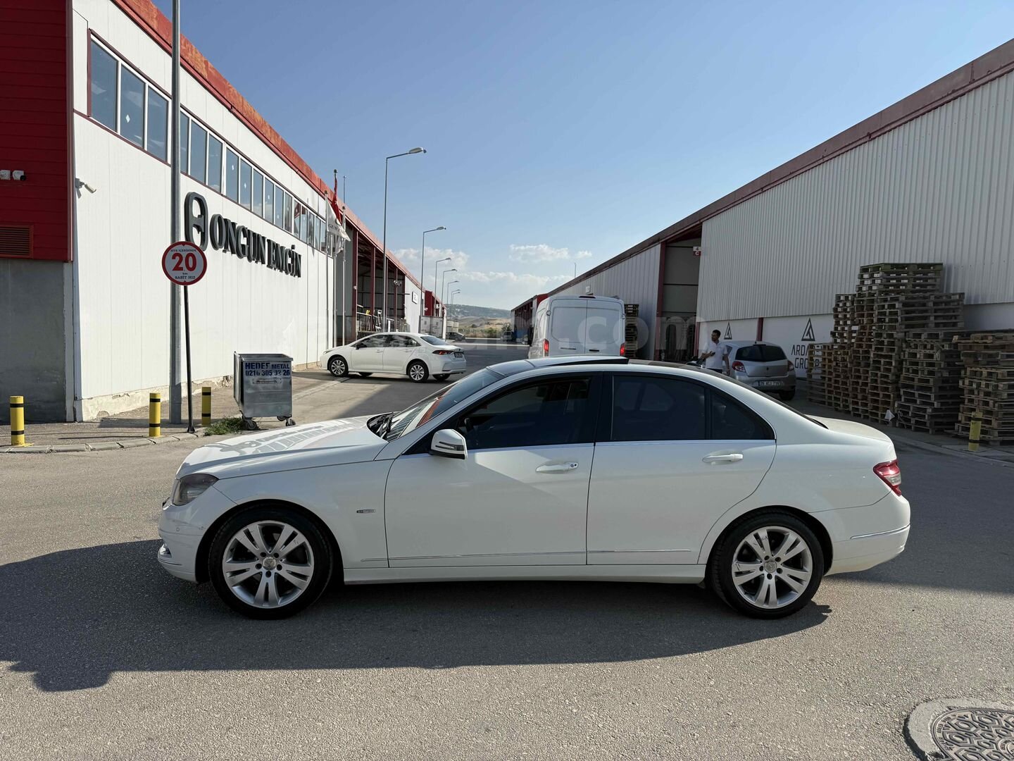 Sahibinden Mercedes - Benz C 180 Kompressor BlueEfficiency Fascination 2011 Model Eskişehir 352.000 km Beyaz 1