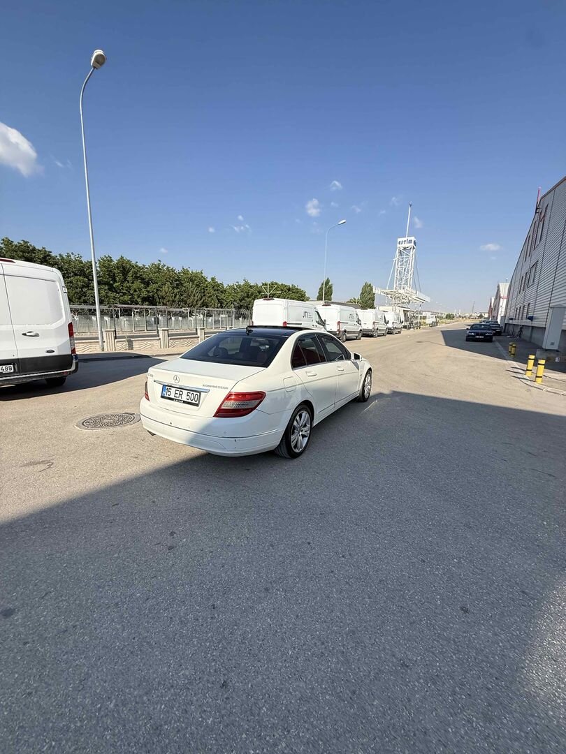 Sahibinden Mercedes - Benz C 180 Kompressor BlueEfficiency Fascination 2011 Model Eskişehir 352.000 km Beyaz 4