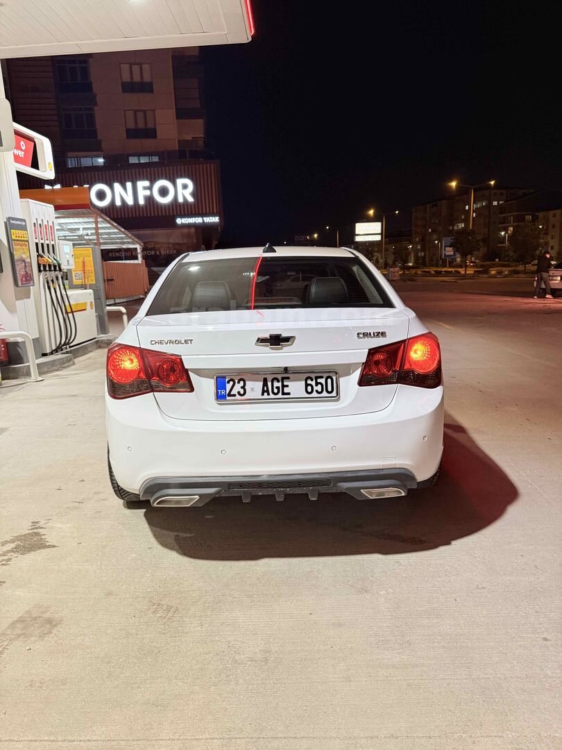 Sahibinden Chevrolet Cruze 1.6 LT 2012 Model Sivas 153.000 km Beyaz 5