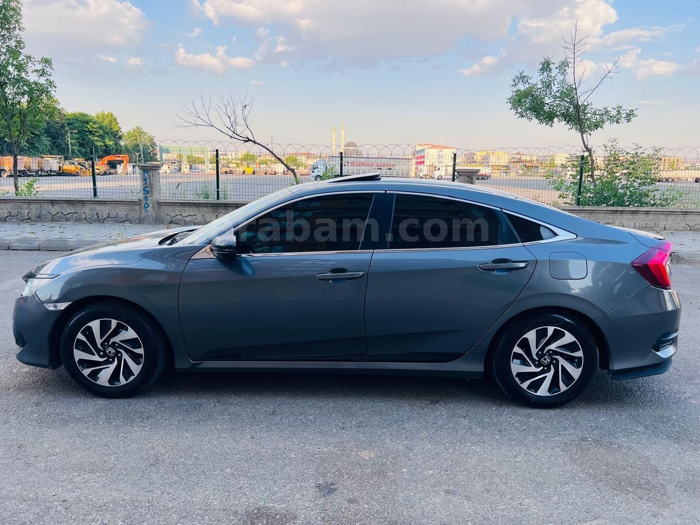 Sahibinden Honda Civic 1.6i VTEC Eco Elegance 2018 Model Batman 196.000 km Füme 6