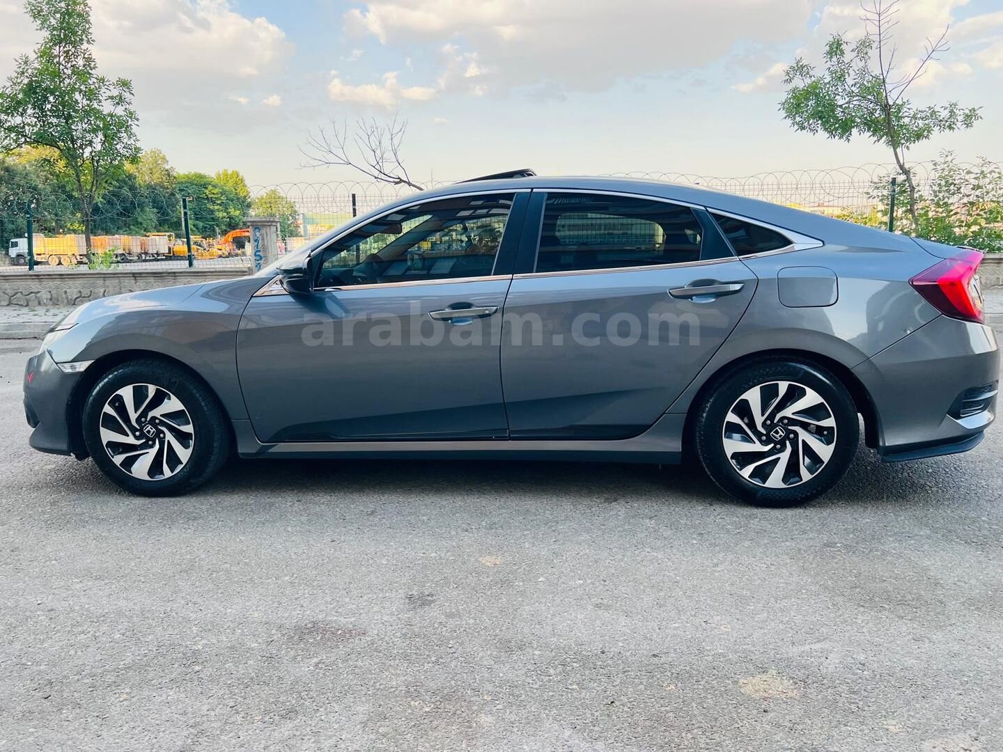 Sahibinden Honda Civic 1.6i VTEC Eco Elegance 2018 Model Batman 196.000 km Füme 5