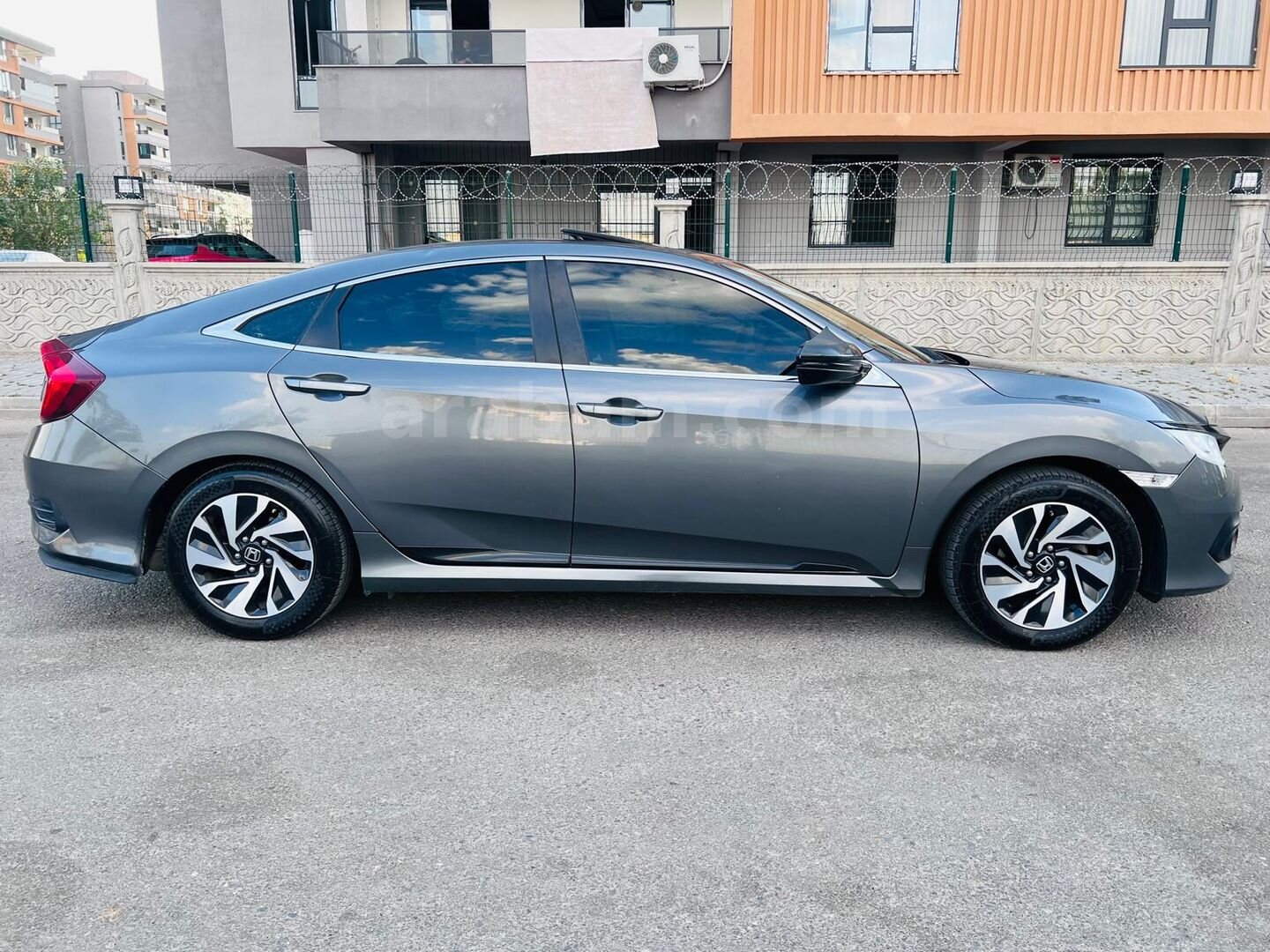 Sahibinden Honda Civic 1.6i VTEC Eco Elegance 2018 Model Batman 196.000 km Füme 2