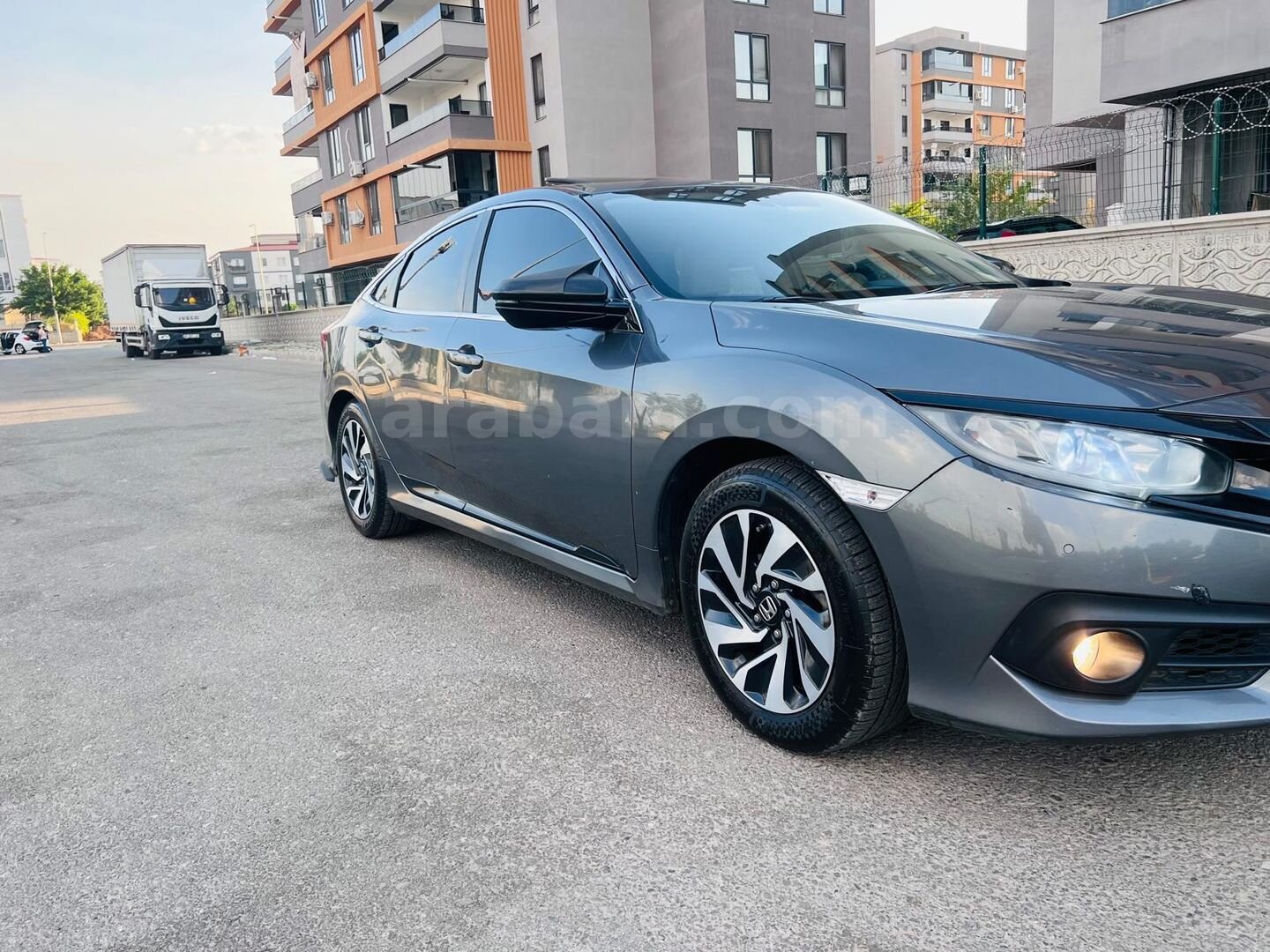 Sahibinden Honda Civic 1.6i VTEC Eco Elegance 2018 Model Batman 196.000 km Füme 3