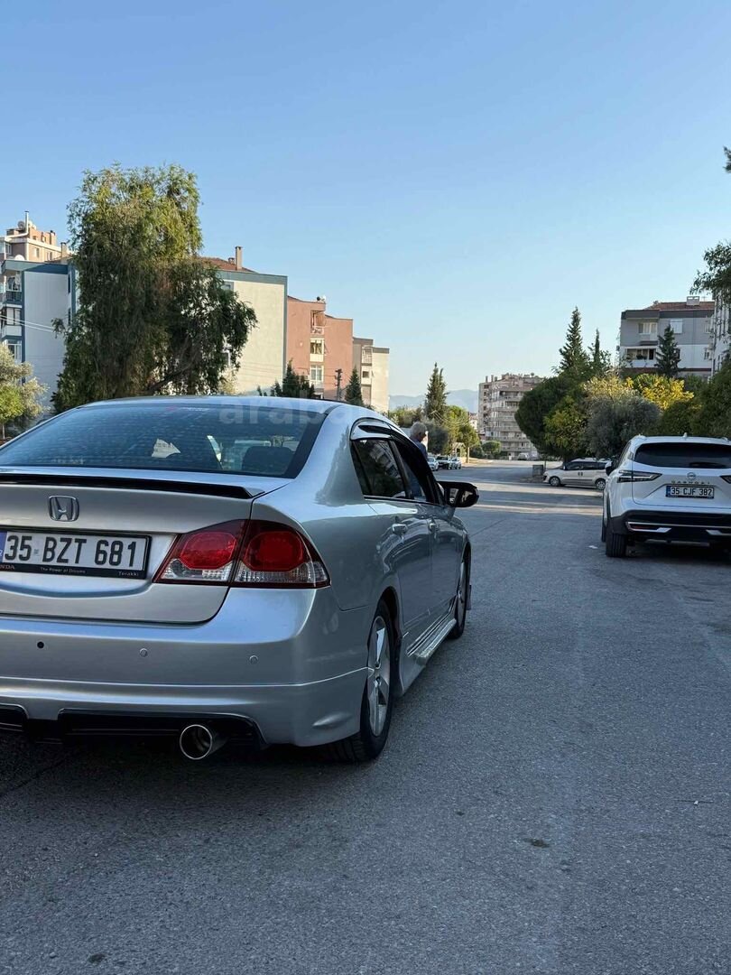 Sahibinden Honda Civic 1.6 Elegance 2011 Model İzmir 204.000 km Gri 4