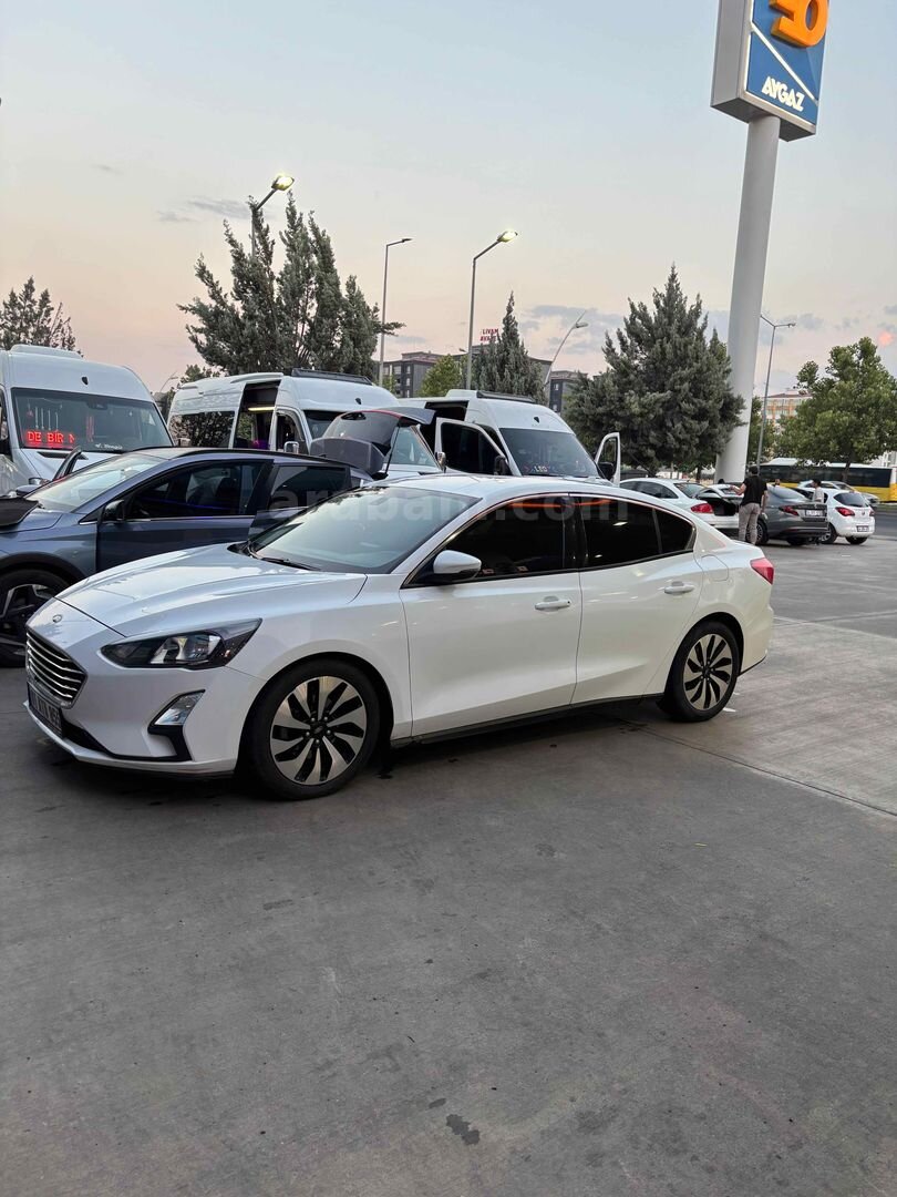 Sahibinden Ford Focus 1.5 TDCi Titanium 2019 Model Diyarbakır 193.000 km Beyaz 3