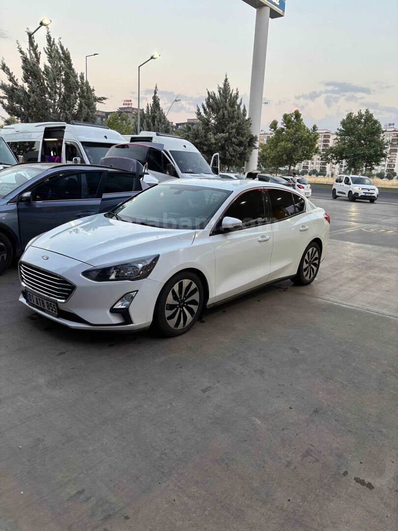 Sahibinden Ford Focus 1.5 TDCi Titanium 2019 Model Diyarbakır 193.000 km Beyaz 2