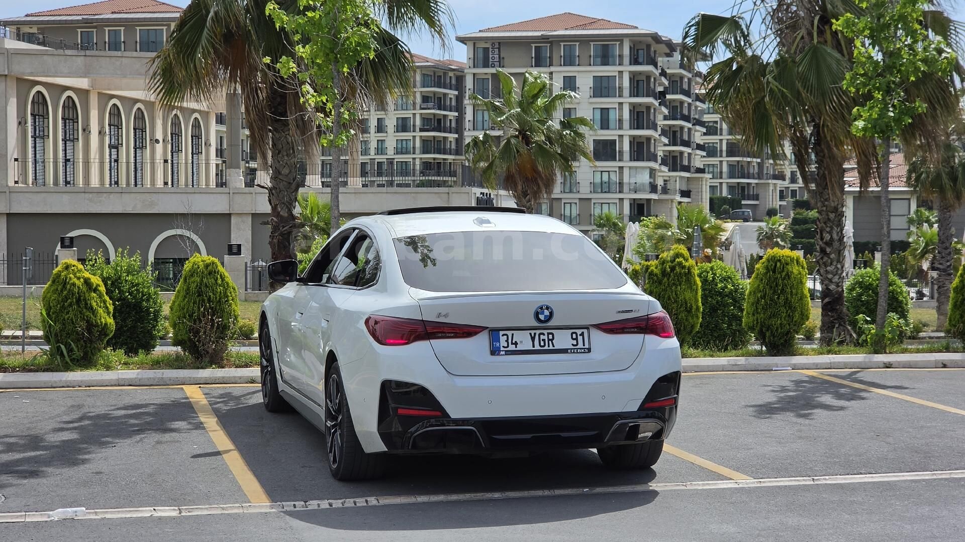 Sahibinden BMW i Serisi i4 eDrive 40 M Sport 2024 Model İstanbul 32.000 km Beyaz 4
