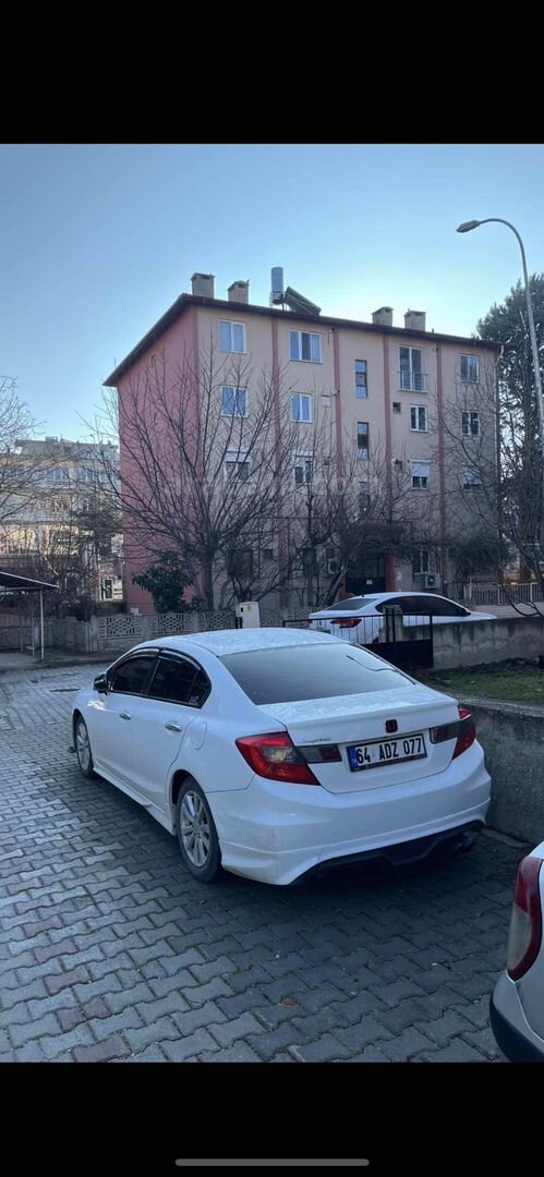Sahibinden Honda Civic 1.6i VTEC Eco Elegance 2012 Model Antalya 210.000 km Beyaz 4