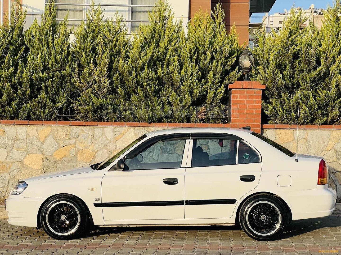 Galeriden Hyundai Accent 1.5 CRDi Admire 2004 Model İzmir 305.000 km Beyaz 5
