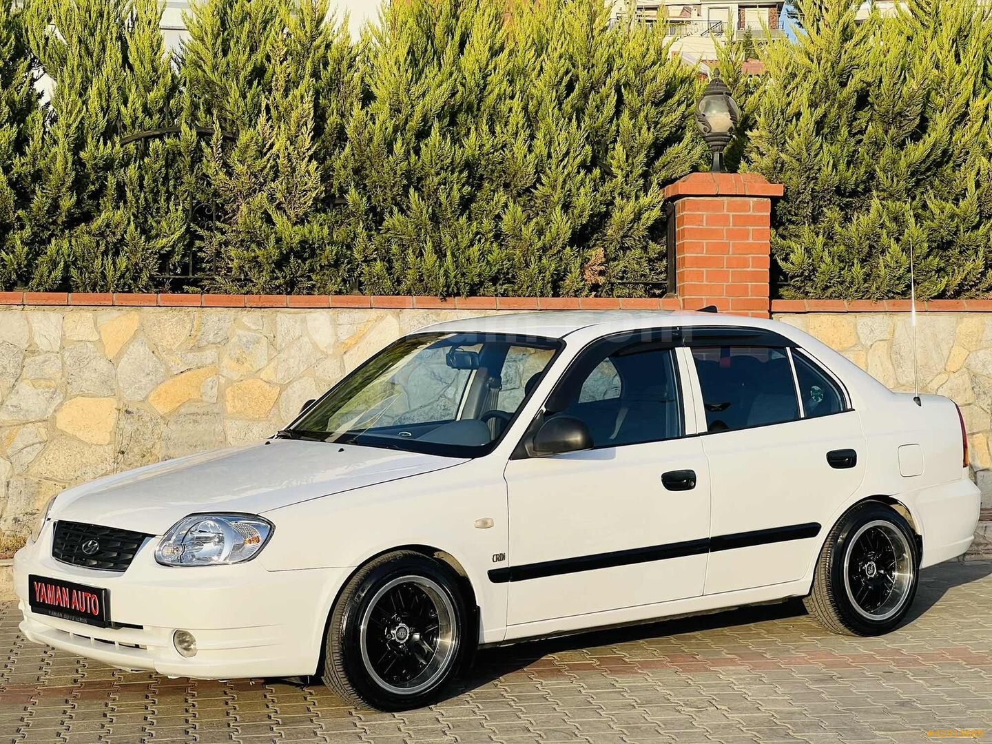 Galeriden Hyundai Accent 1.5 CRDi Admire 2004 Model İzmir 305.000 km Beyaz 2