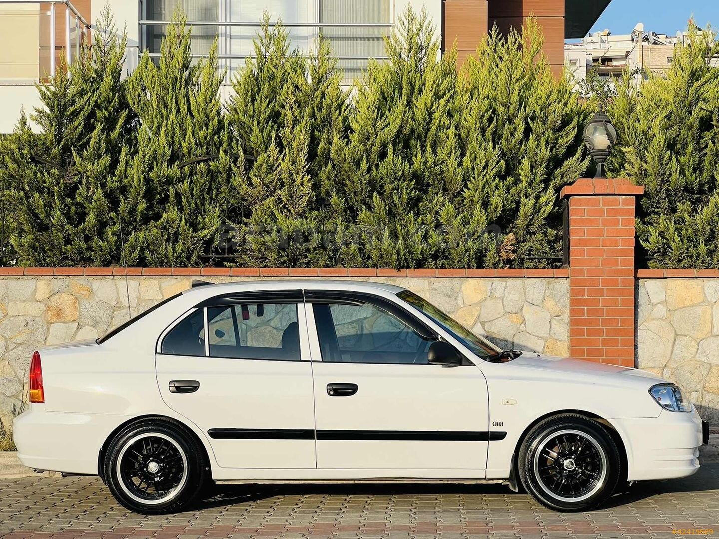 Galeriden Hyundai Accent 1.5 CRDi Admire 2004 Model İzmir 305.000 km Beyaz 4
