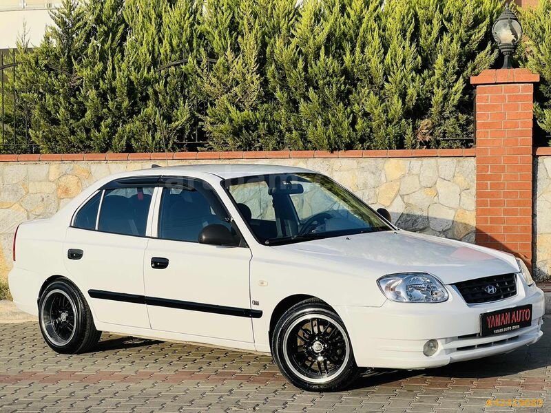 Galeriden Hyundai Accent 1.5 CRDi Admire 2004 Model İzmir 305.000 km Beyaz