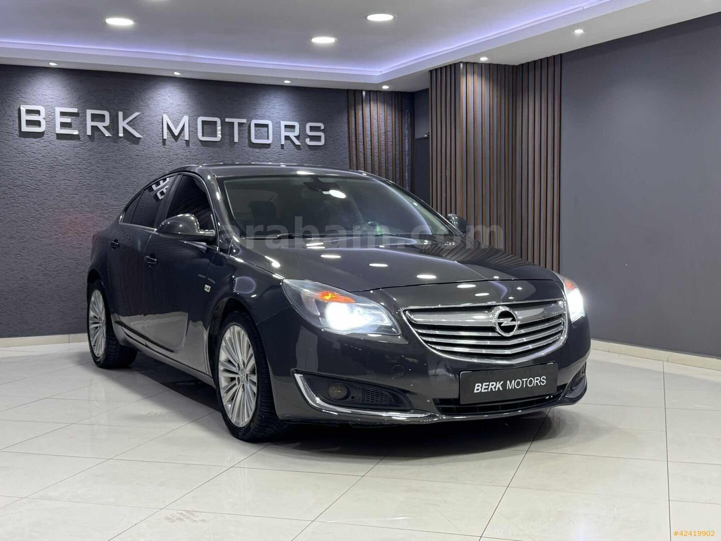 Galeriden Opel Insignia 2.0 CDTI Edition 2013 Model İstanbul 212.000 km Füme 2