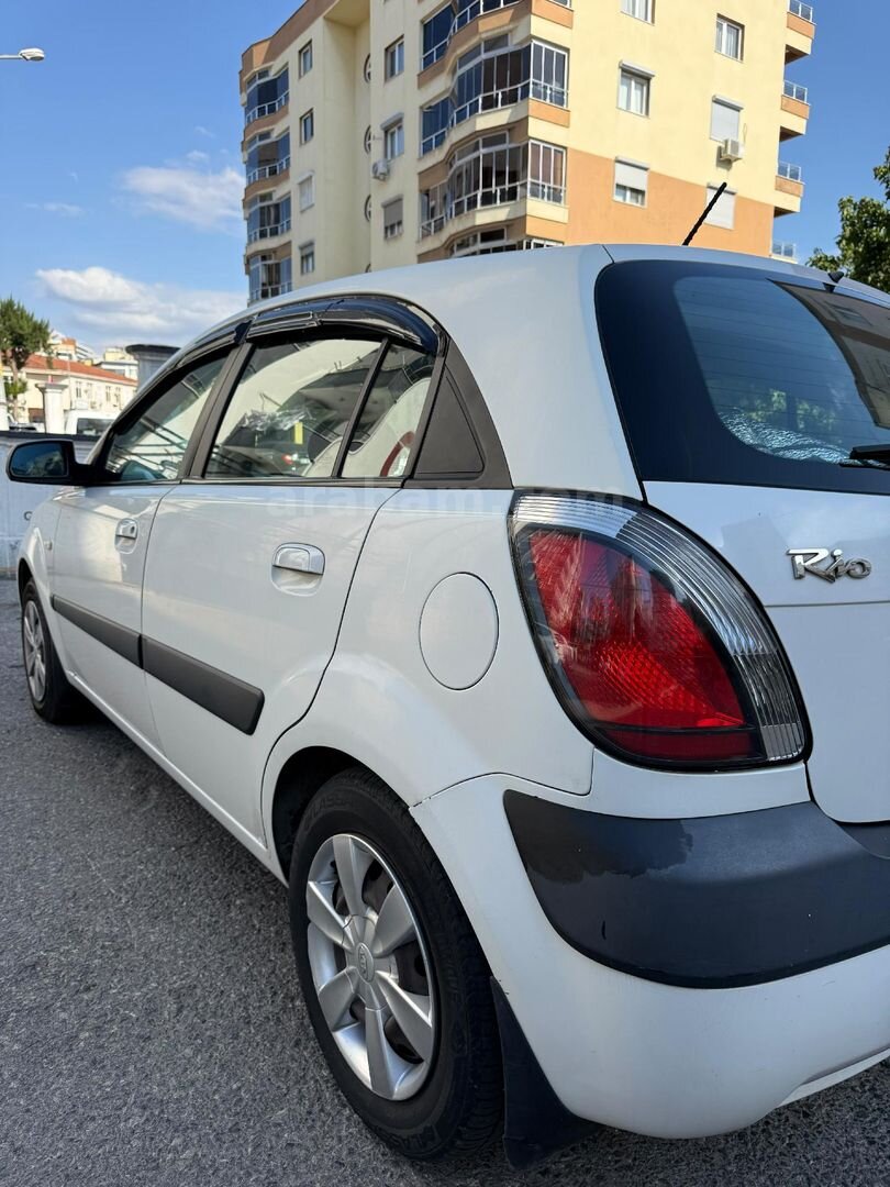 Sahibinden Kia Rio 1.5 CRDi EX Comfort 2007 Model İzmir 351.000 km Beyaz 4