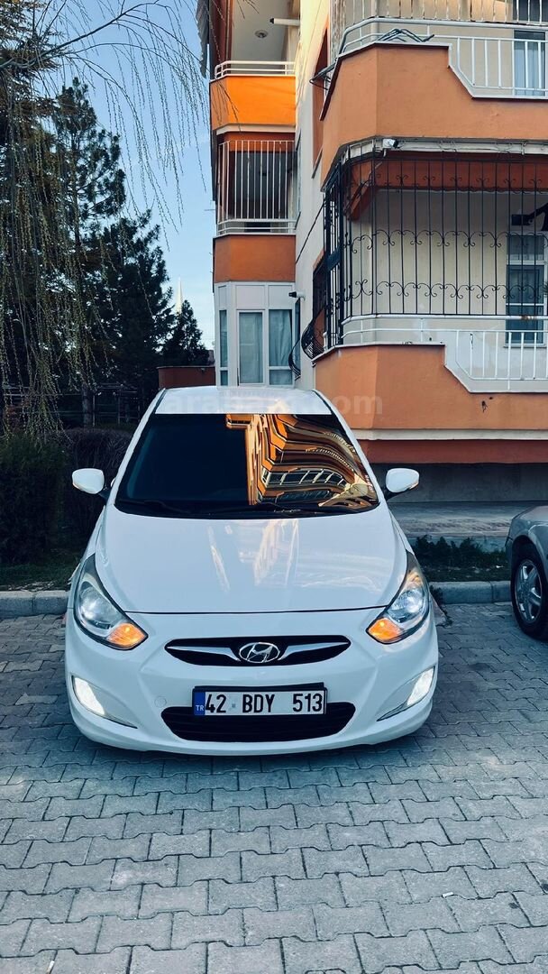 Sahibinden Hyundai Accent Blue 1.6 CRDI Prime 2012 Model Karaman 209.500 km Beyaz 1